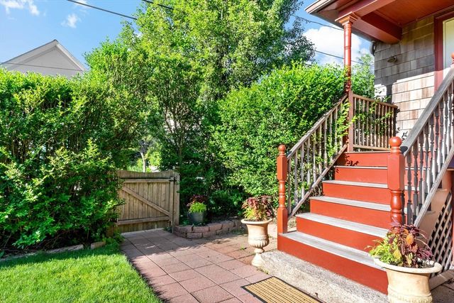 1984 Robeson St, Fall River, MA 02720