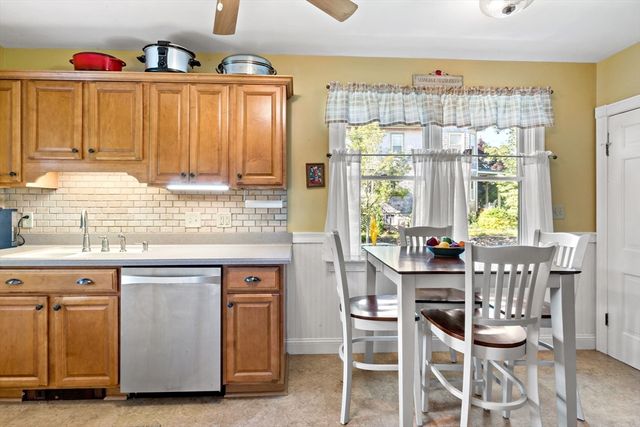 1984 Robeson St, Fall River, MA 02720