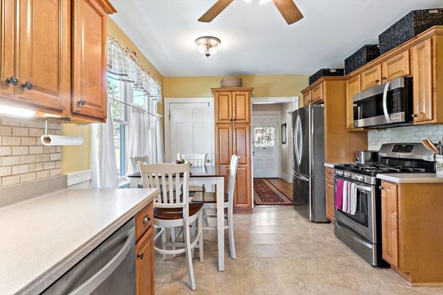 1984 Robeson St, Fall River, MA 02720