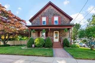 1984 Robeson St, Fall River, MA 02720