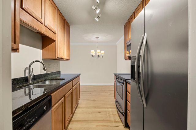 821 Douglas Avenue 204, Minneapolis, MN 55403