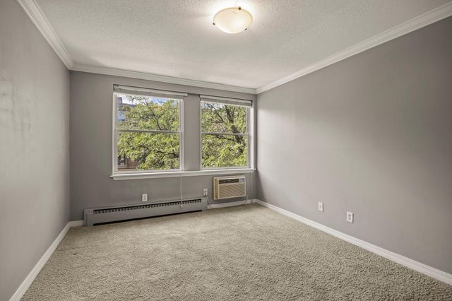 821 Douglas Avenue 204, Minneapolis, MN 55403