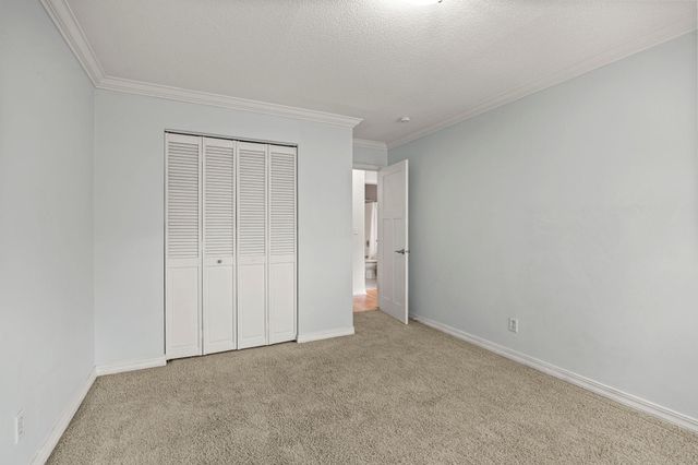 821 Douglas Avenue 204, Minneapolis, MN 55403