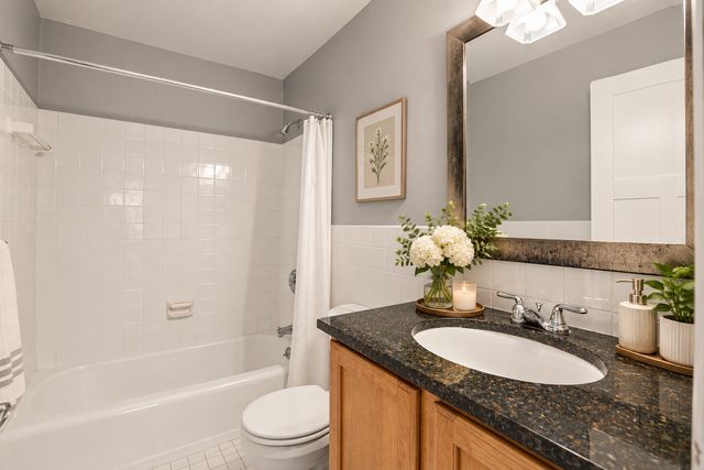 821 Douglas Avenue 204, Minneapolis, MN 55403