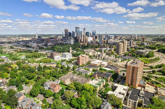 821 Douglas Avenue 204, Minneapolis, MN 55403