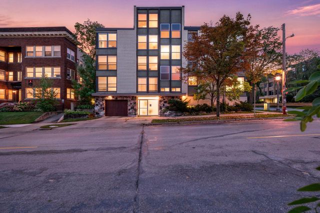 821 Douglas Avenue 204, Minneapolis, MN 55403