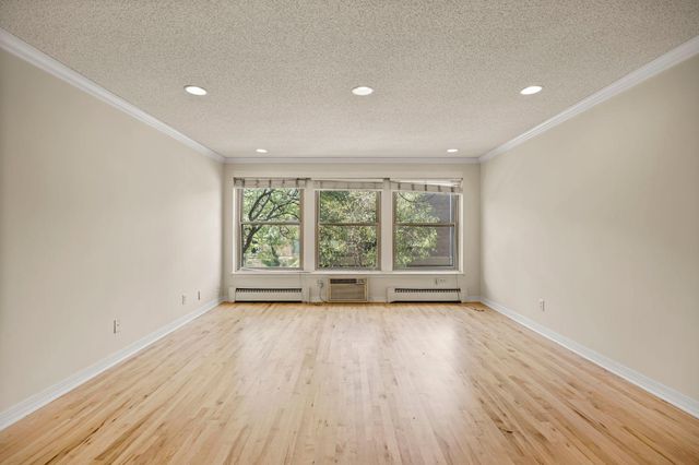 821 Douglas Avenue 204, Minneapolis, MN 55403