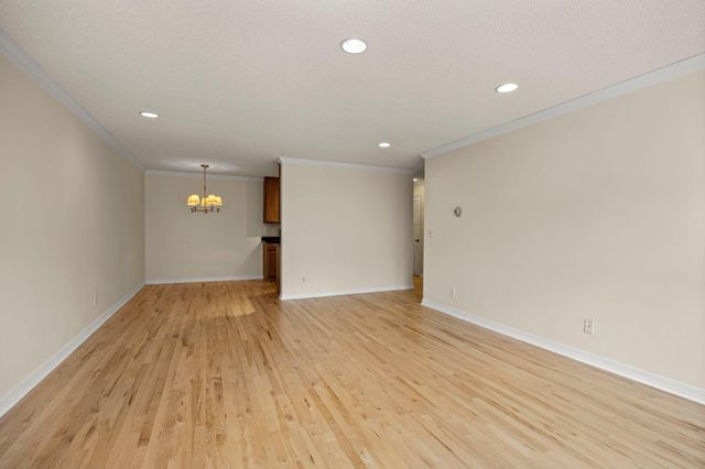 821 Douglas Avenue 204, Minneapolis, MN 55403