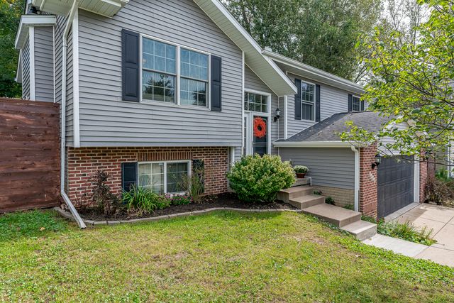 2608 Revo Road, Davenport, IA 52806