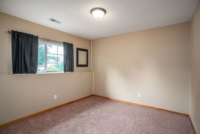 2608 Revo Road, Davenport, IA 52806