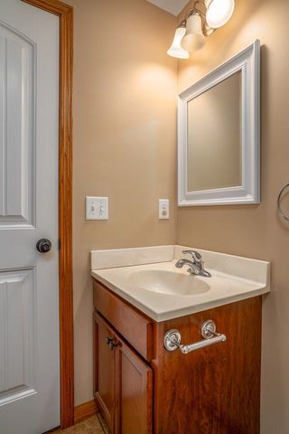 2608 Revo Road, Davenport, IA 52806