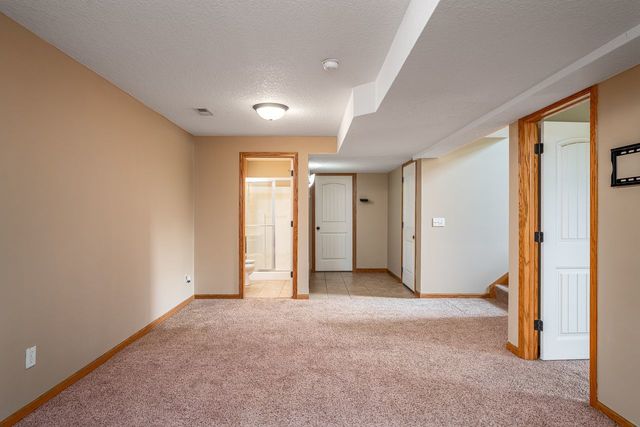 2608 Revo Road, Davenport, IA 52806