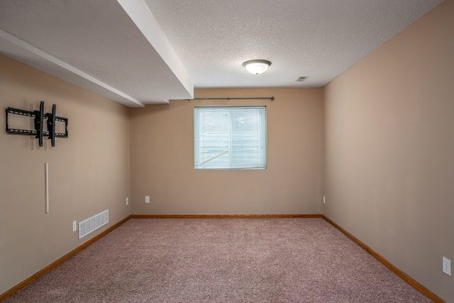 2608 Revo Road, Davenport, IA 52806