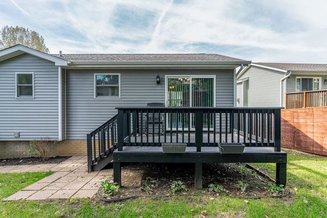 2608 Revo Road, Davenport, IA 52806