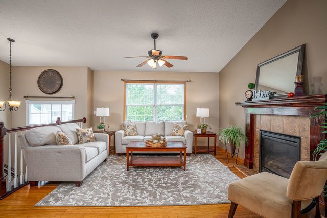 2608 Revo Road, Davenport, IA 52806