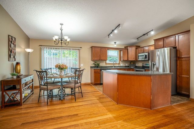2608 Revo Road, Davenport, IA 52806
