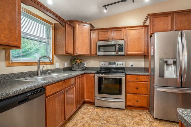 2608 Revo Road, Davenport, IA 52806