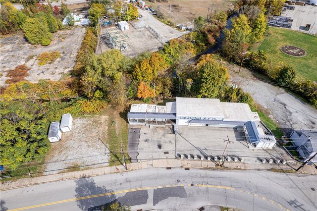 305 Division St, Jeannette, PA 15644