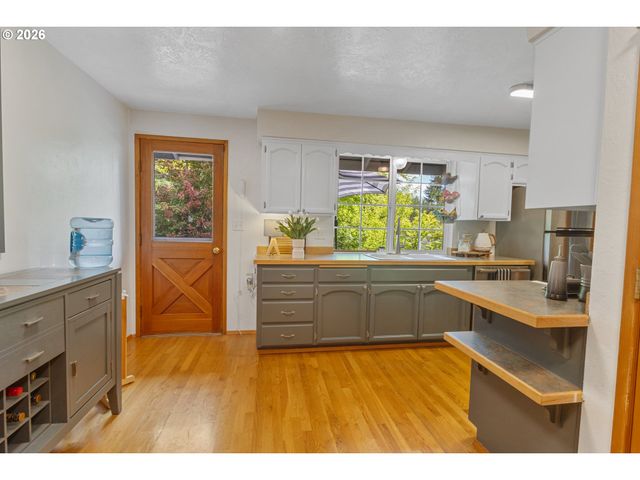 3540 16TH Ct, Salem, OR 97302