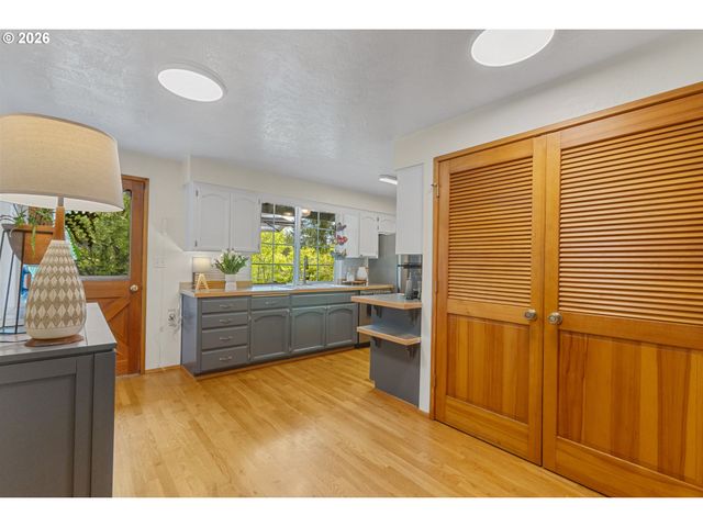 3540 16TH Ct, Salem, OR 97302