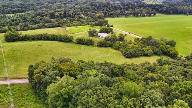 4 Cedar Hill Rd, White Bluff, TN 37187