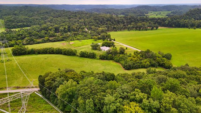 4 Cedar Hill Rd, White Bluff, TN 37187