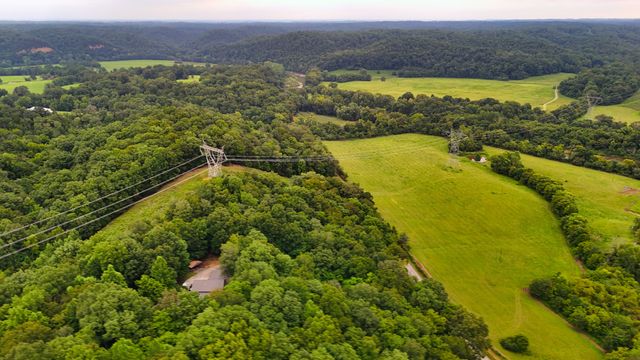 4 Cedar Hill Rd, White Bluff, TN 37187