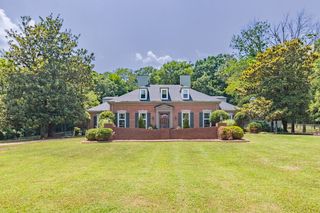 750 Lakehill Cir, Lewisburg, TN 37091