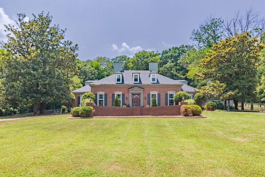 750 Lakehill Cir, Lewisburg, TN 37091