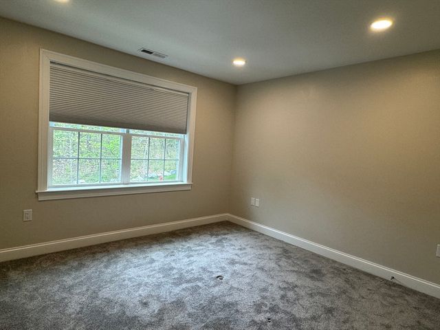 165 Cambridge Rd 17, Woburn, MA 01801