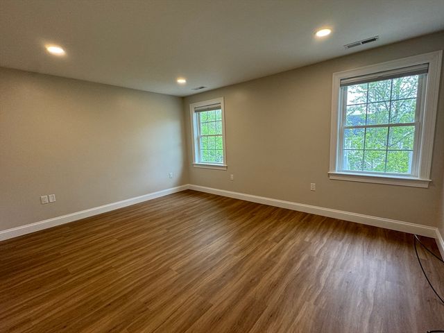 165 Cambridge Rd 17, Woburn, MA 01801