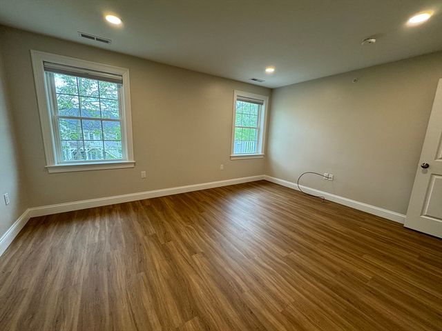 165 Cambridge Rd 17, Woburn, MA 01801