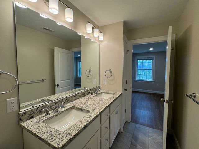 165 Cambridge Rd 17, Woburn, MA 01801