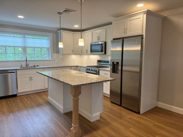 165 Cambridge Rd 17, Woburn, MA 01801