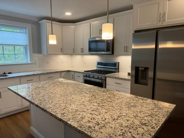 165 Cambridge Rd 17, Woburn, MA 01801