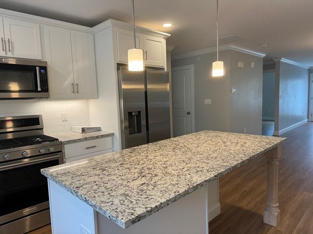 165 Cambridge Rd 17, Woburn, MA 01801