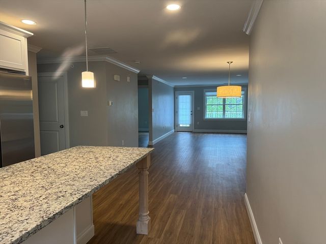 165 Cambridge Rd 17, Woburn, MA 01801