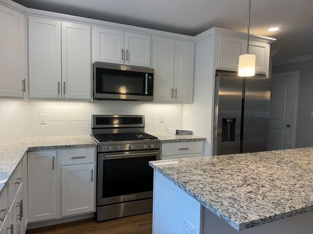 165 Cambridge Rd 17, Woburn, MA 01801