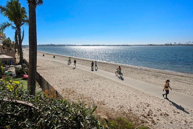 3828 Riviera Dr 2B, San Diego, CA 92109
