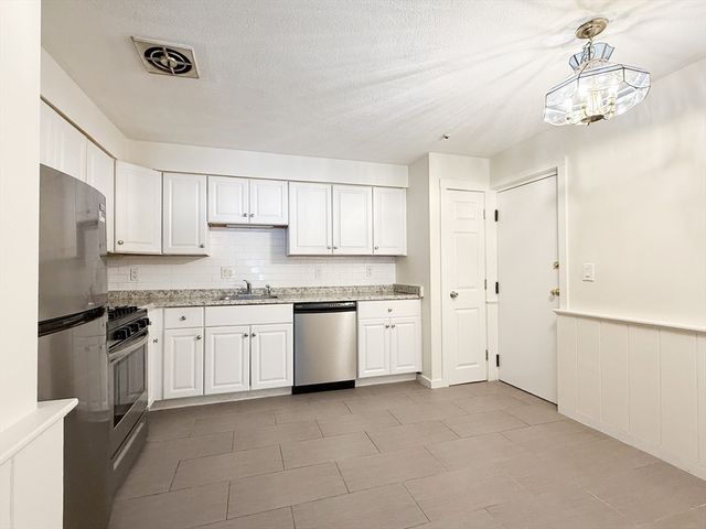 80 Walnut St 402, Canton, MA 02021