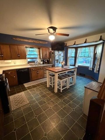1177 Lakefield ROAD, Grafton, WI 53024