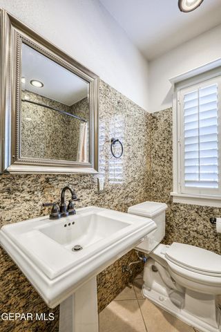 715 E ROBINSON Avenue, El Paso, TX 79902