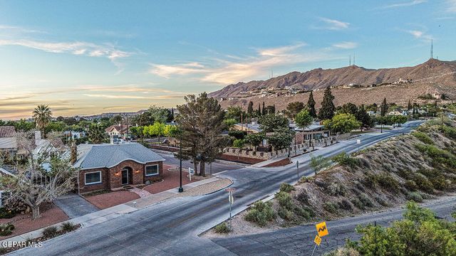 715 E ROBINSON Avenue, El Paso, TX 79902