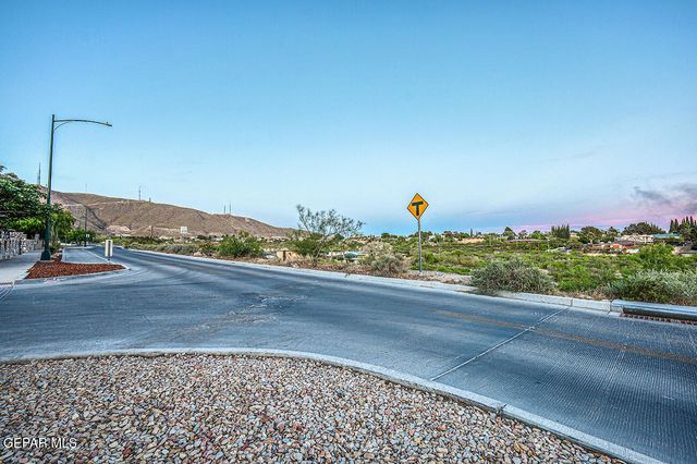 715 E ROBINSON Avenue, El Paso, TX 79902