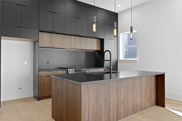 1030 W 24th Street C, Houston, TX 77008