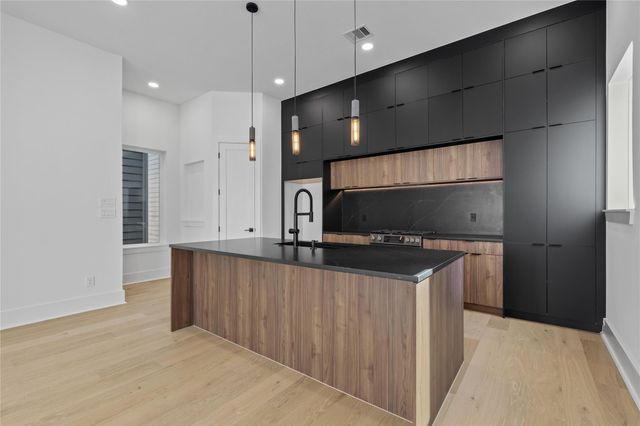 1030 W 24th Street C, Houston, TX 77008