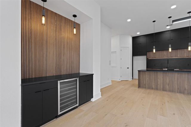 1030 W 24th Street C, Houston, TX 77008