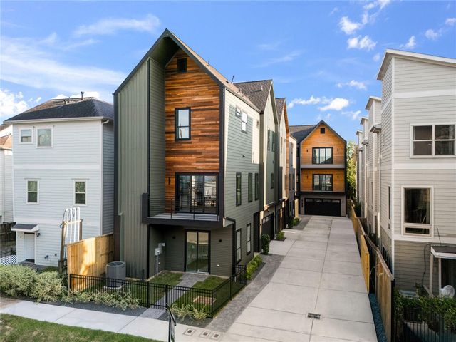 1030 W 24th Street C, Houston, TX 77008