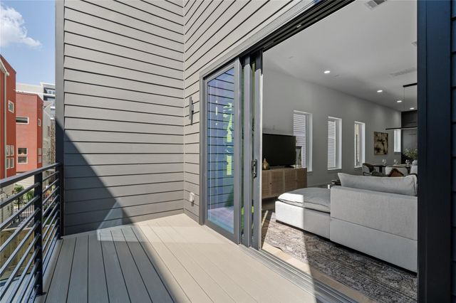 1030 W 24th Street C, Houston, TX 77008