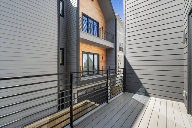 1030 W 24th Street C, Houston, TX 77008